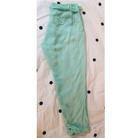 GUESS Capris Sea Green.  Size 8 - Picture 4 of 8